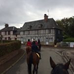 Ecurie les Grainvilleries : balade à cheval en Normandie, passage dans Bourgeauville