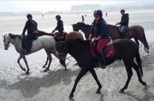 Ecurie les Grainvilleries : randonnée à cheval sur la plage en Normandie